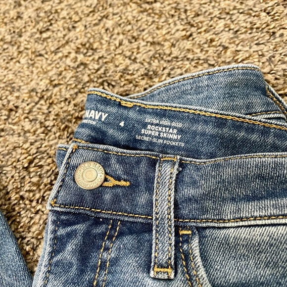 Old Navy Rockstar Super Skinny High Rise size 4 - Picture 2 of 3